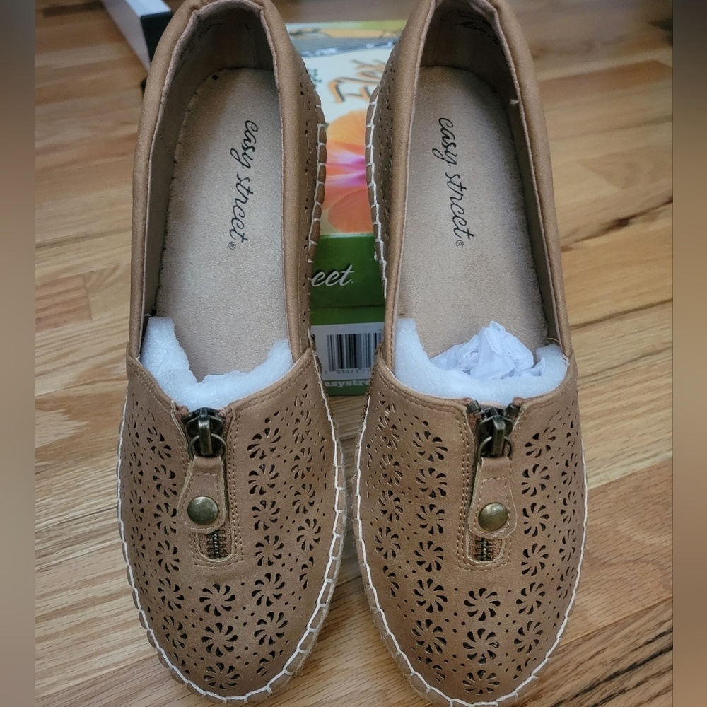 NIB!! Easy Street Zenon Women’s Espadrille Slip-On Shoes - Picture 4 of 9